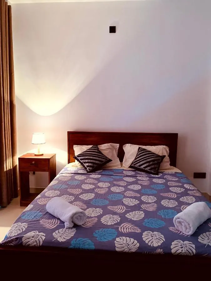 Villa Avi - Near Airport Negombo Bed & Breakfast