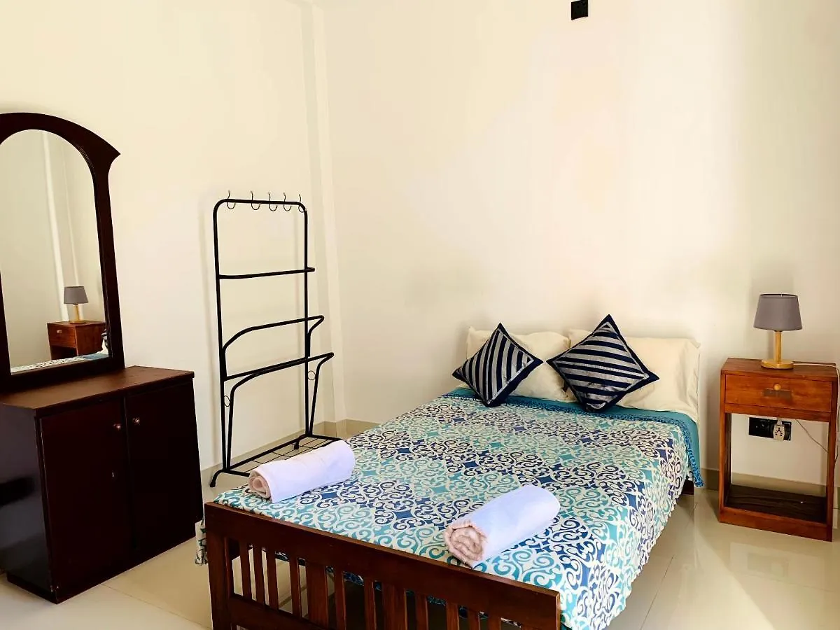 B&B Villa Avi - Near Airport 니곰보