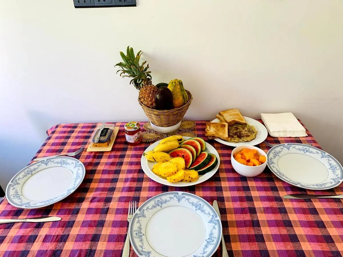 B&B Villa Avi - Near Airport 니곰보