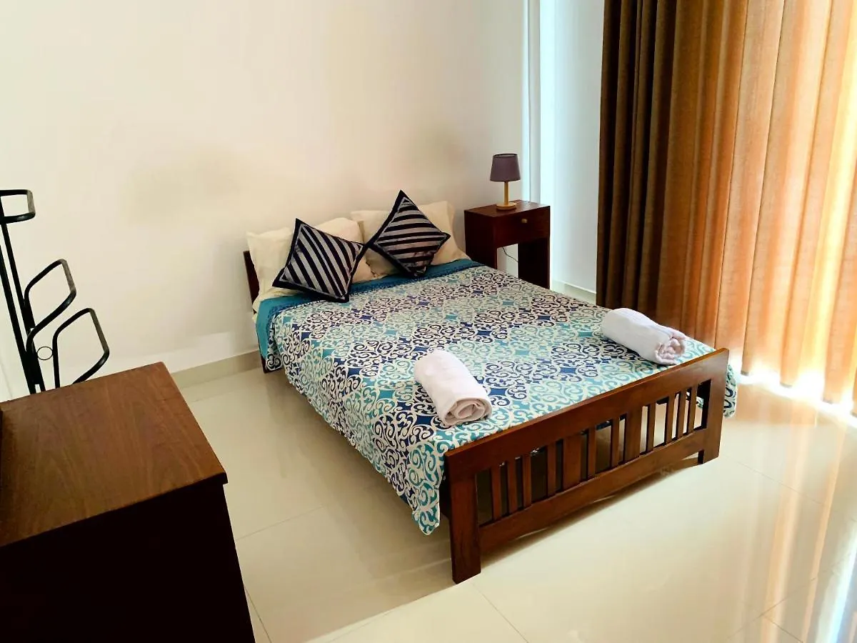 Villa Avi - Near Airport Negombo Bed & Breakfast