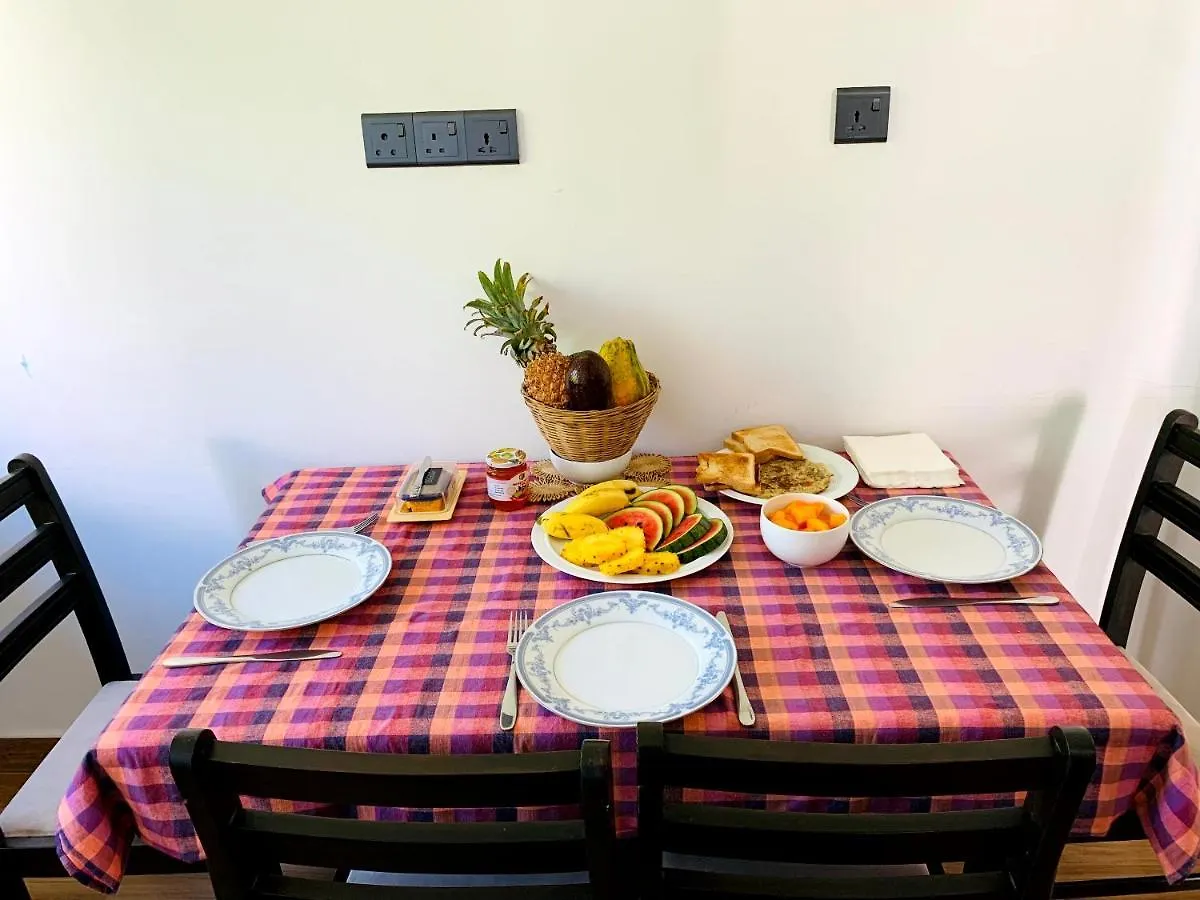 Villa Avi - Near Airport Negombo