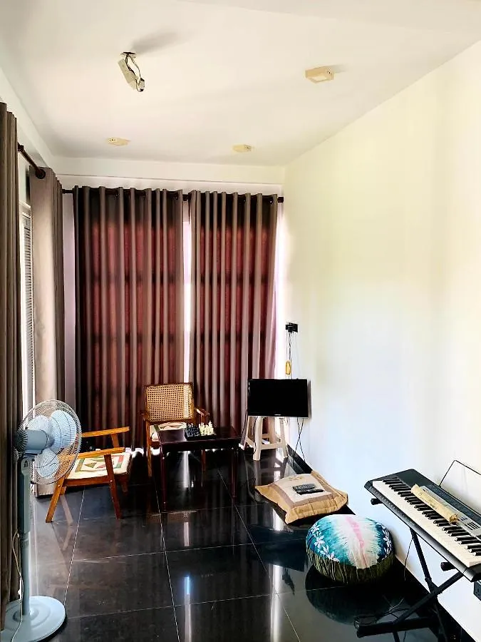 Bed & Breakfast Villa Avi - Near Airport Negombo