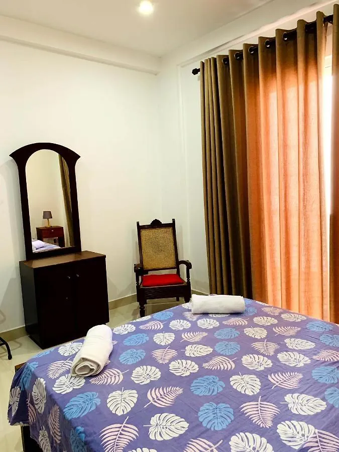 Villa Avi - Near Airport Negombo