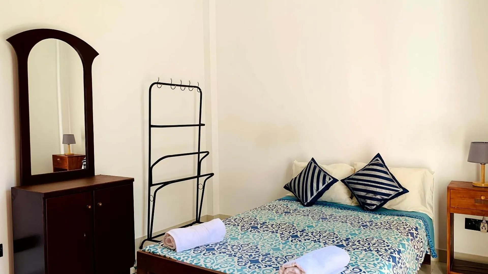 Bed & Breakfast Villa Avi - Near Airport Negombo